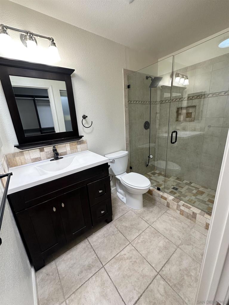 2035 Shadytree Ln Property Photo 9