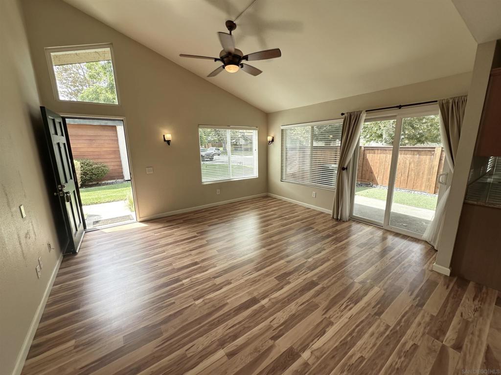 2035 Shadytree Ln Property Photo 11