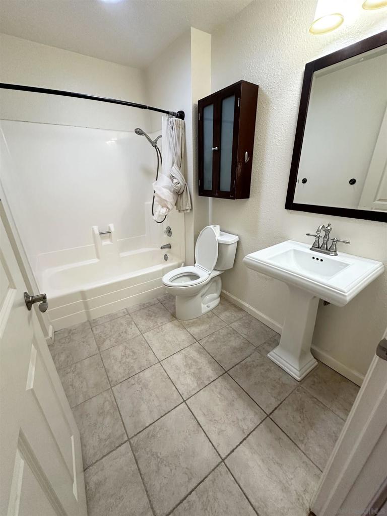 2035 Shadytree Ln Property Photo 12