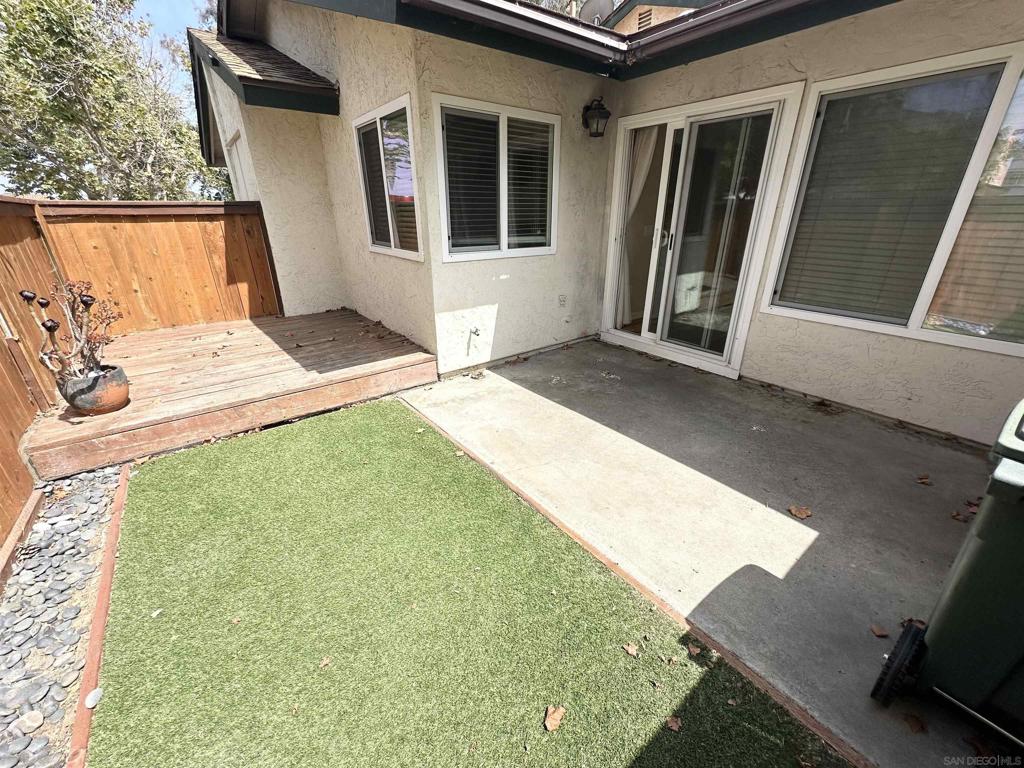 2035 Shadytree Ln Property Photo 14
