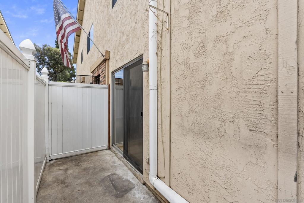 6908 Camphor Lane Property Photo 18