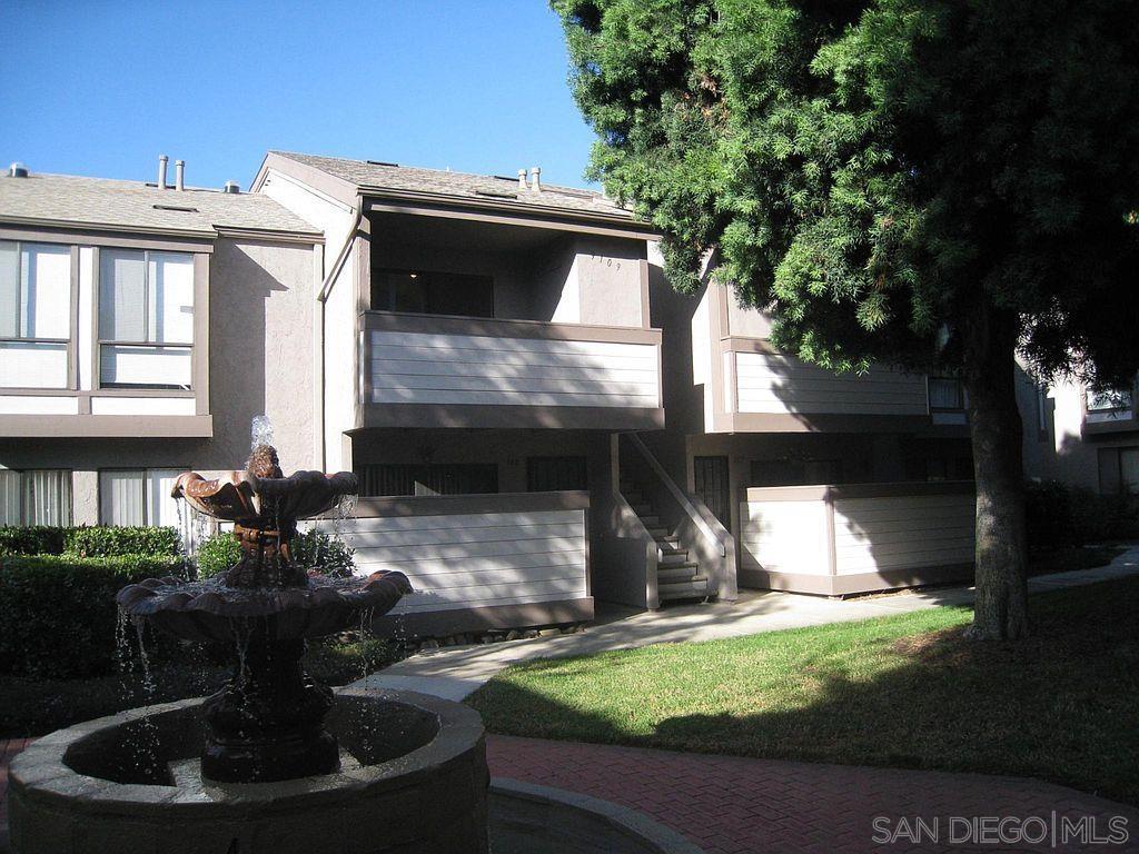 9109 Village Glen 268 Property Photo 1