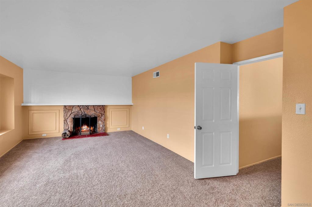 4046 Glading Property Photo 3