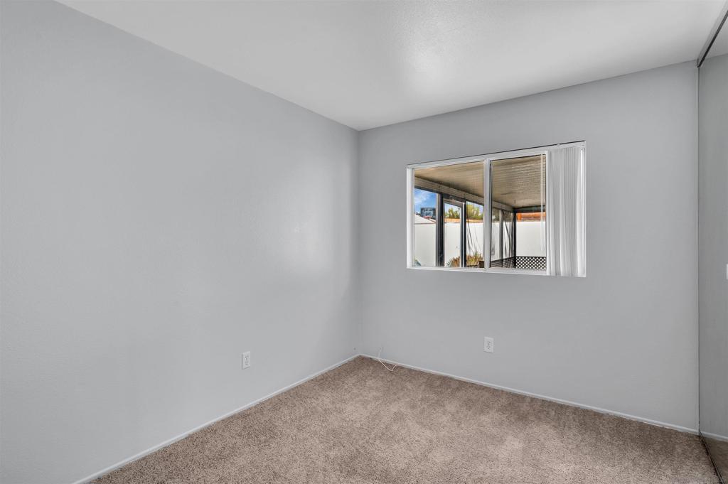 4046 Glading Property Photo 13