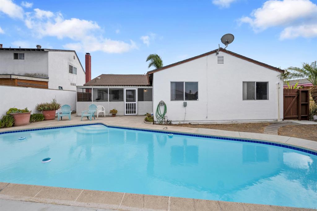 4046 Glading Property Photo 17