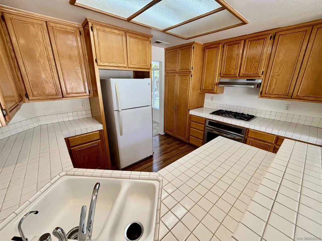 653 Cantara Ln Property Photo 15