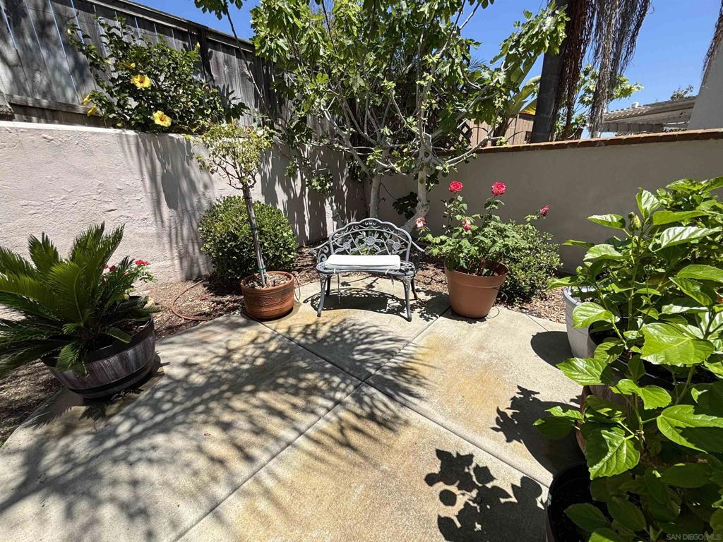 653 Cantara Ln Property Photo 36