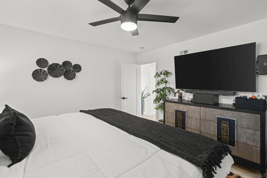 10252 Santana Street Property Photo 15