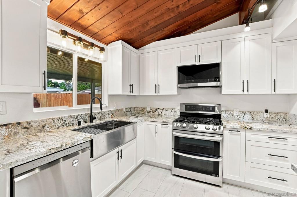 4952 Fir St Property Photo 13