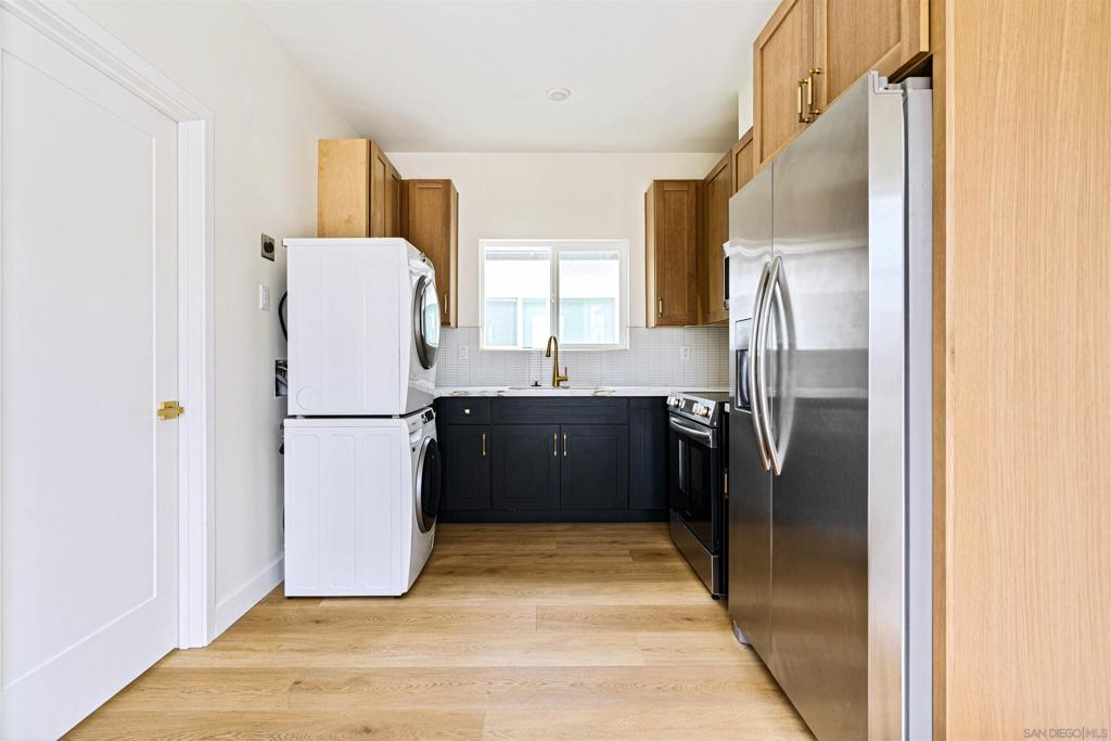 1953 Emerald St Property Photo 39