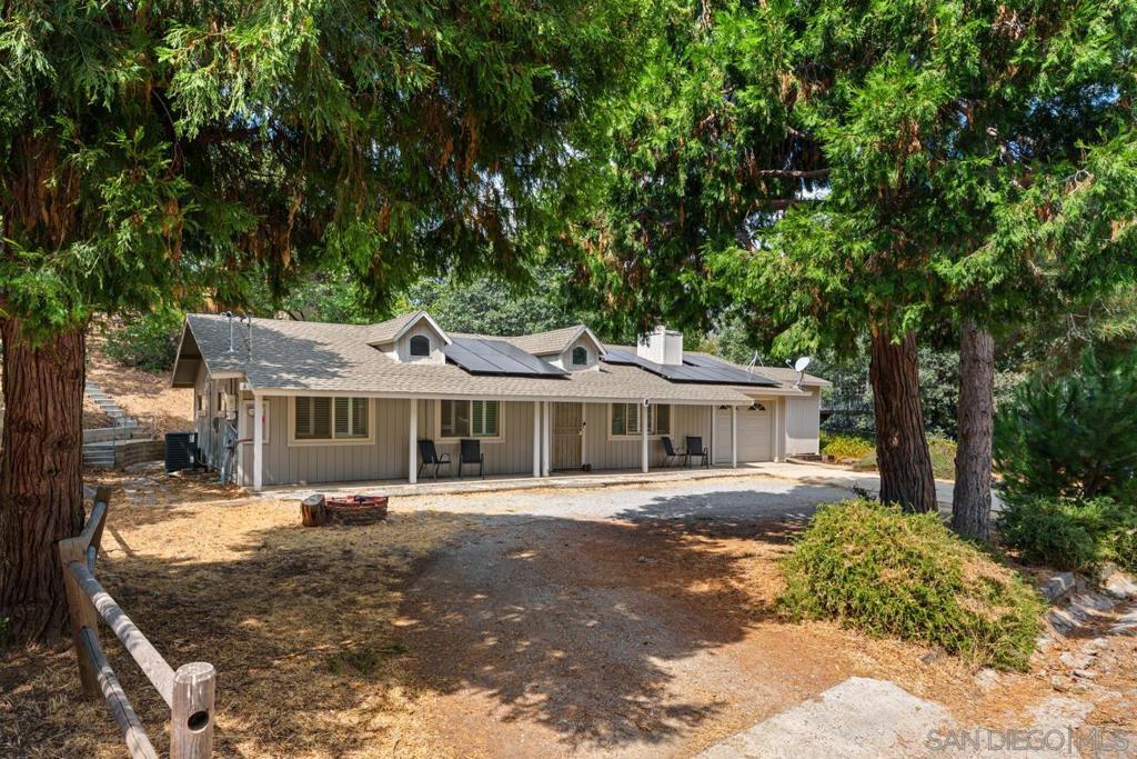 3004 Pine Crest Property Photo 1