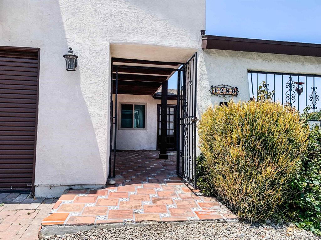 1286 Otono St Property Photo 2