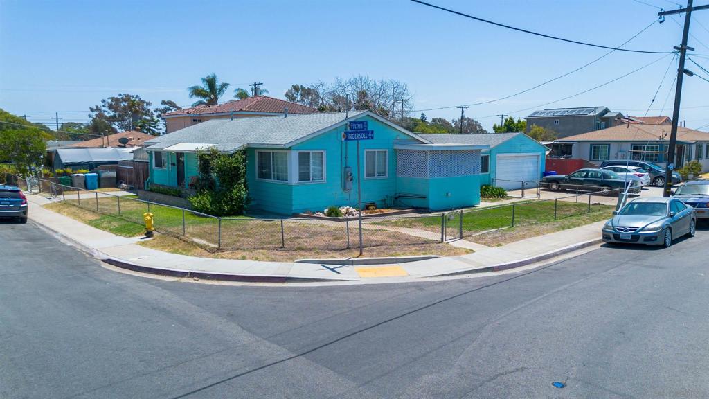 7453 55 Fulton St Property Photo 2