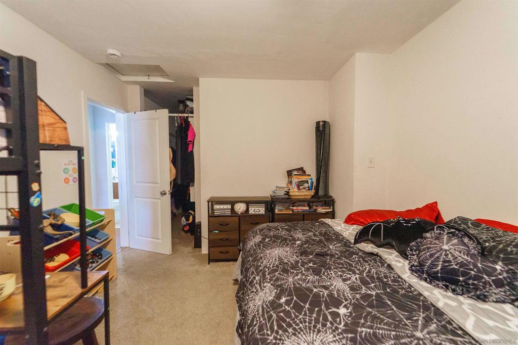 7453 55 Fulton St Property Photo 6
