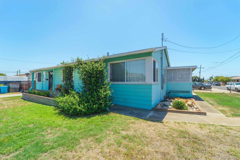 7453 55 Fulton St Property Photo 7