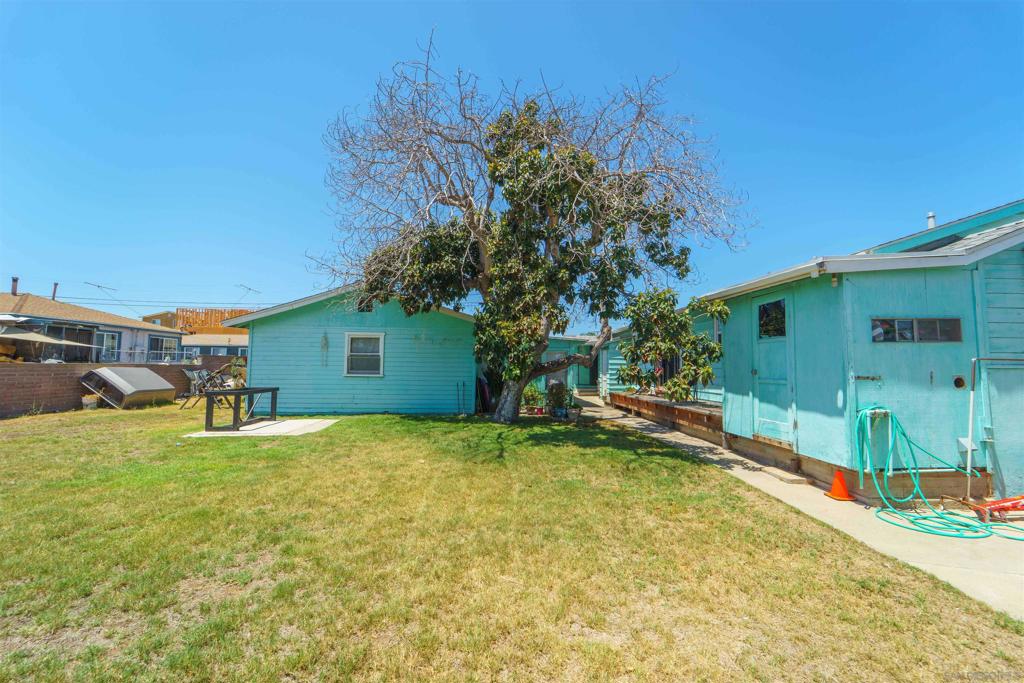 7453 55 Fulton St Property Photo 13