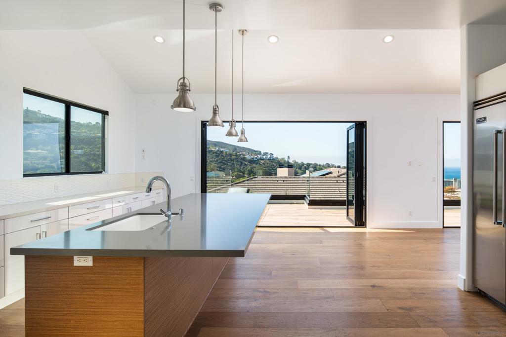 2641 Costebelle Property Photo 15