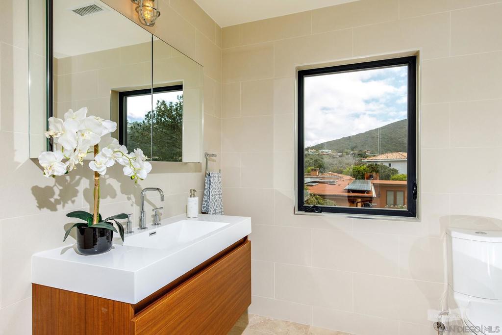 2641 Costebelle Property Photo 34
