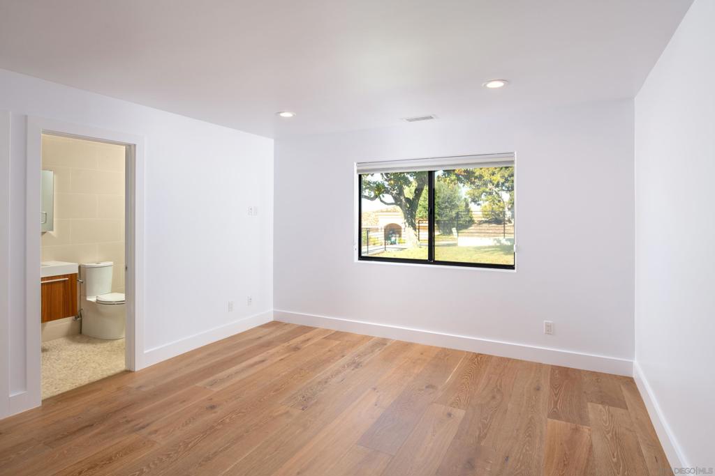 2641 Costebelle Property Photo 35