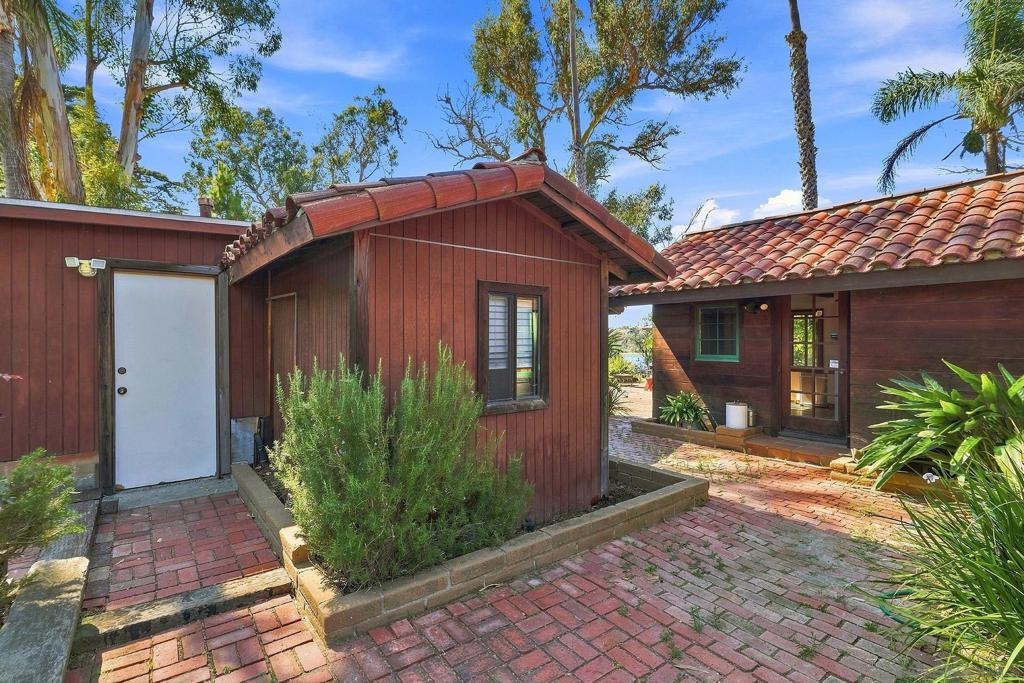 2081 Sheridan Property Photo 20