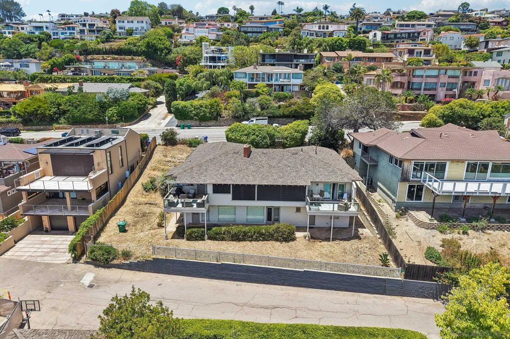 827 Rosecrans St Property Photo 25