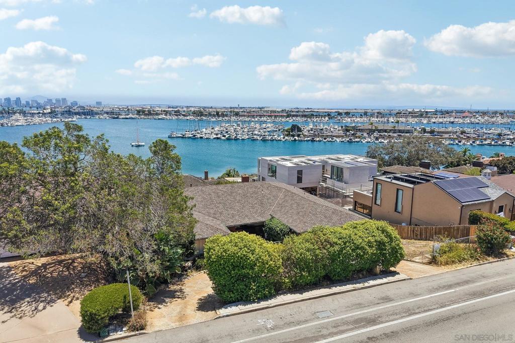 827 Rosecrans St Property Photo 32