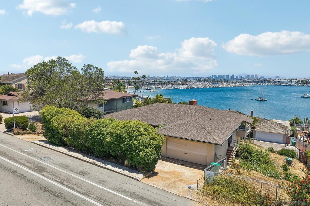 827 Rosecrans St Property Photo 33