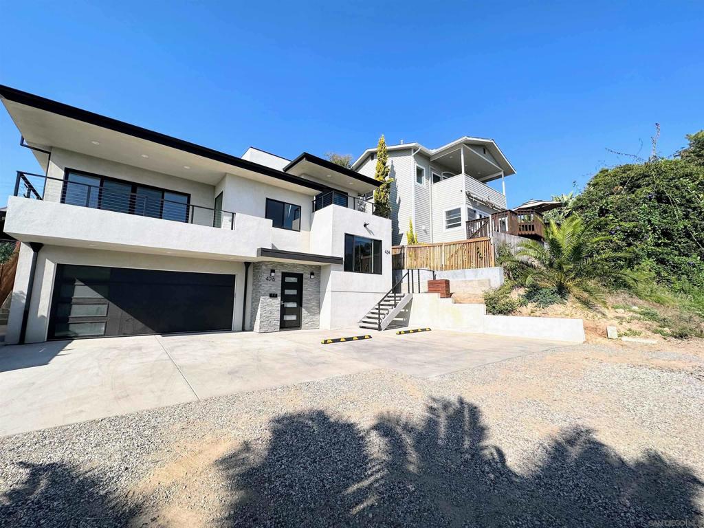 426 Sloane Ave Property Photo 2