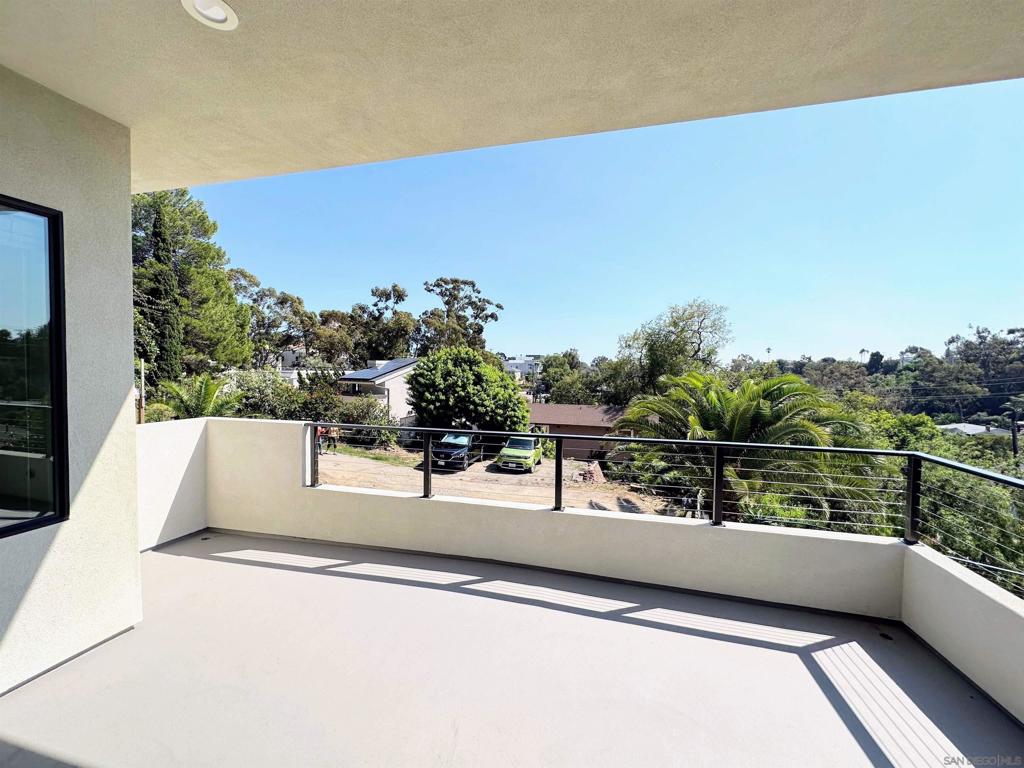 426 Sloane Ave Property Photo 4