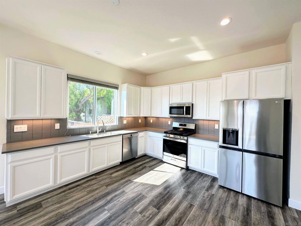 426 Sloane Ave Property Photo 6