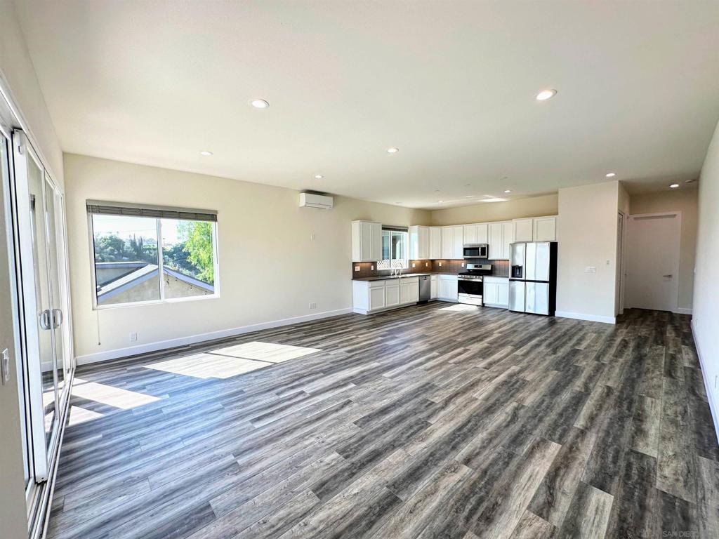 426 Sloane Ave Property Photo 7