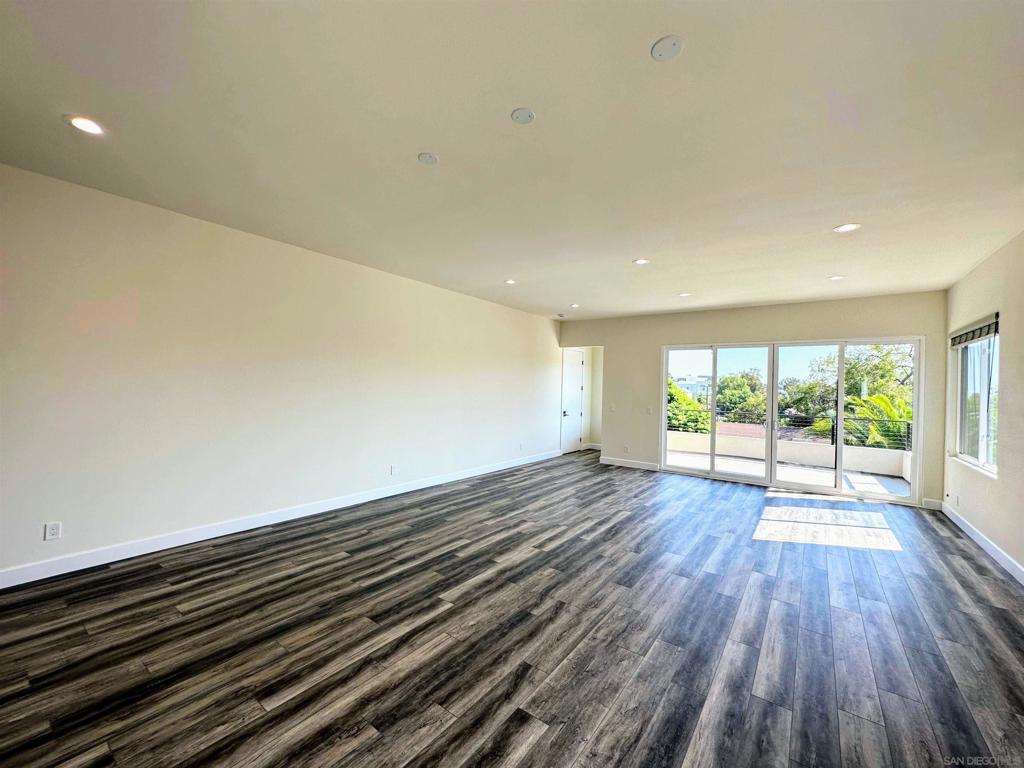 426 Sloane Ave Property Photo 8