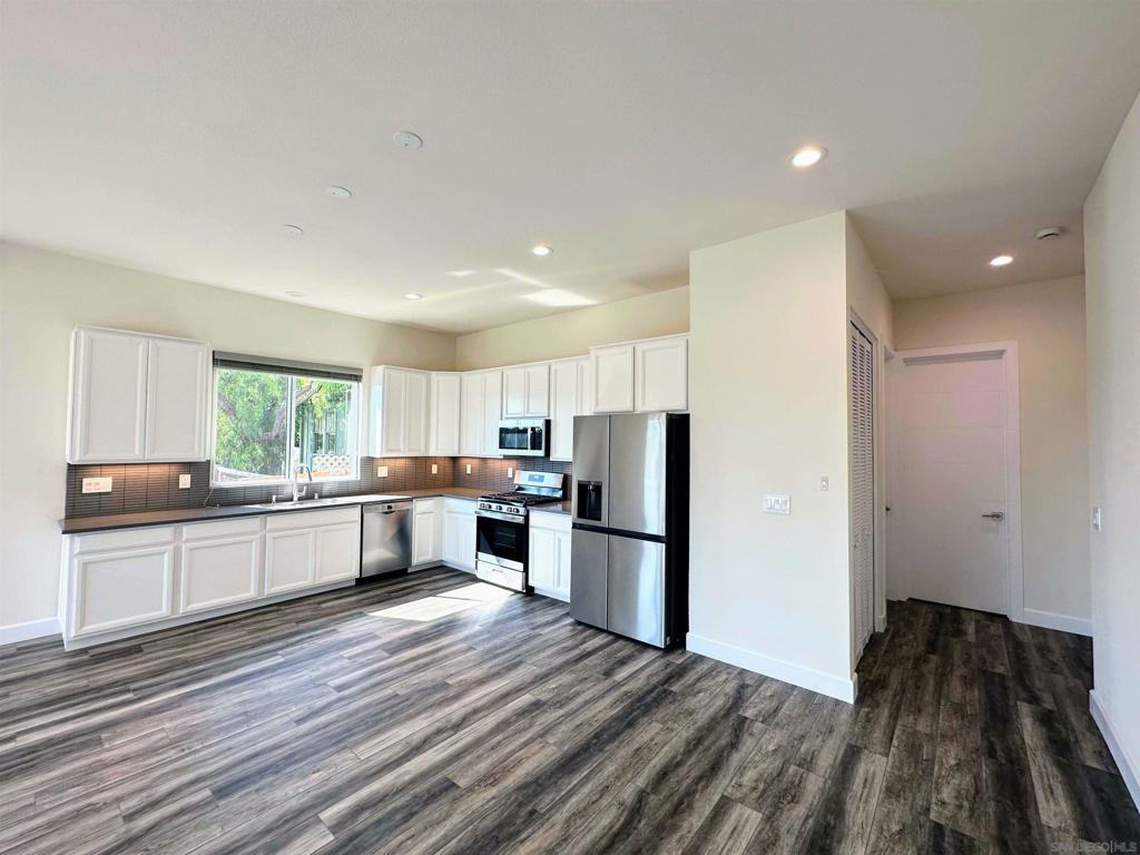 426 Sloane Ave Property Photo 10