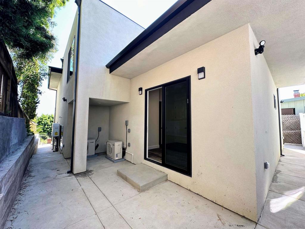 426 Sloane Ave Property Photo 13