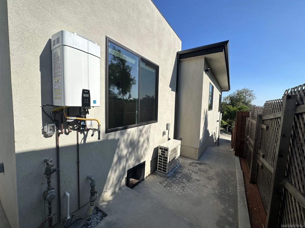 426 Sloane Ave Property Photo 19