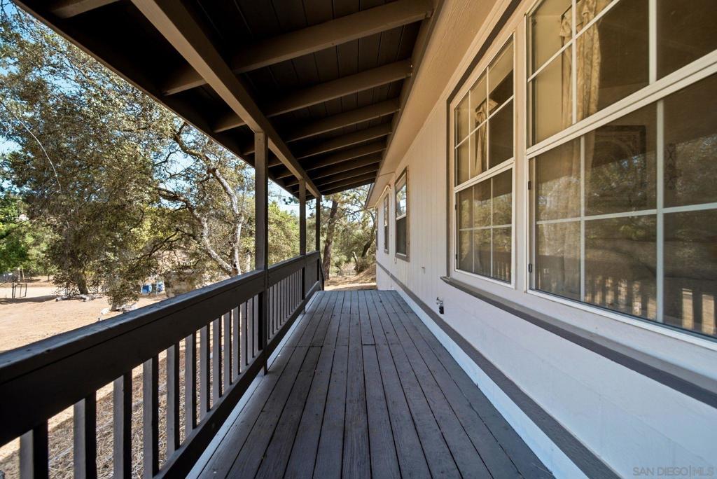 20855 Cinnamon Dr Property Photo 3