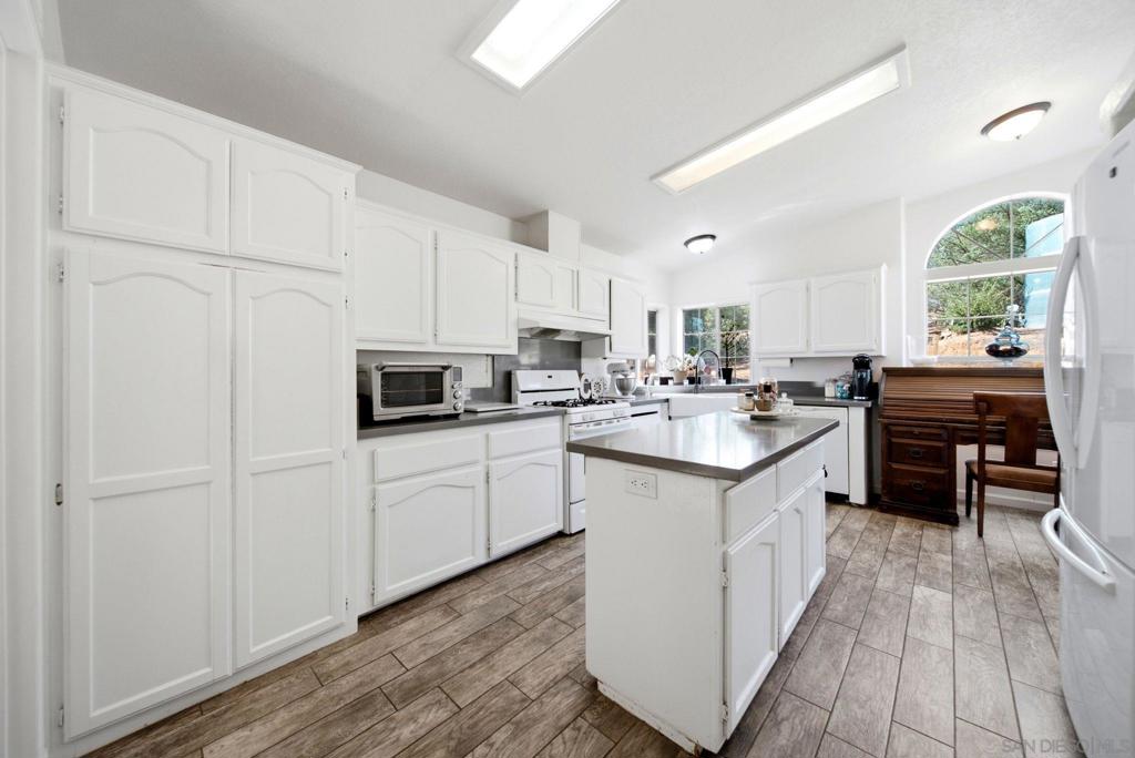 20855 Cinnamon Dr Property Photo 12