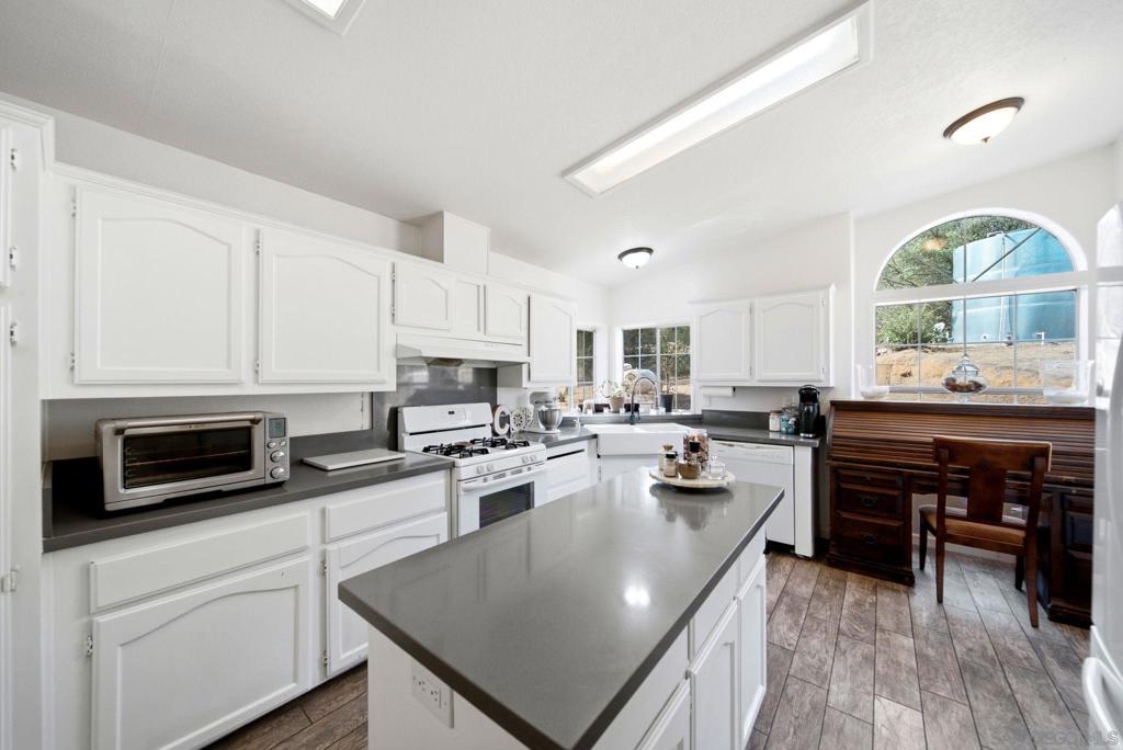 20855 Cinnamon Dr Property Photo 16
