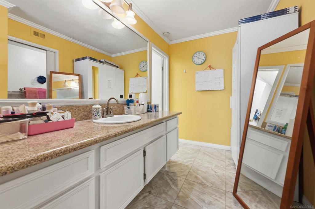 16037 Blazewood Way Property Photo 13
