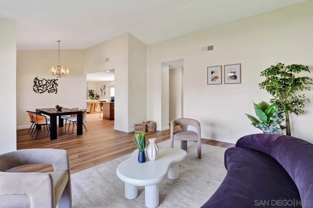 520 La Barca St Property Photo 7