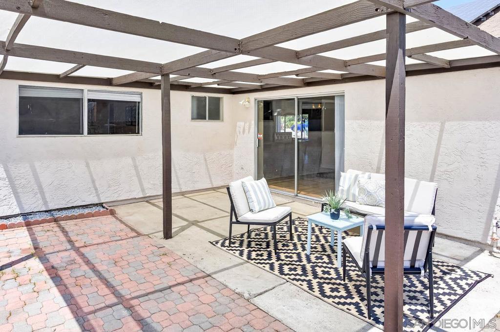 520 La Barca St Property Photo 23