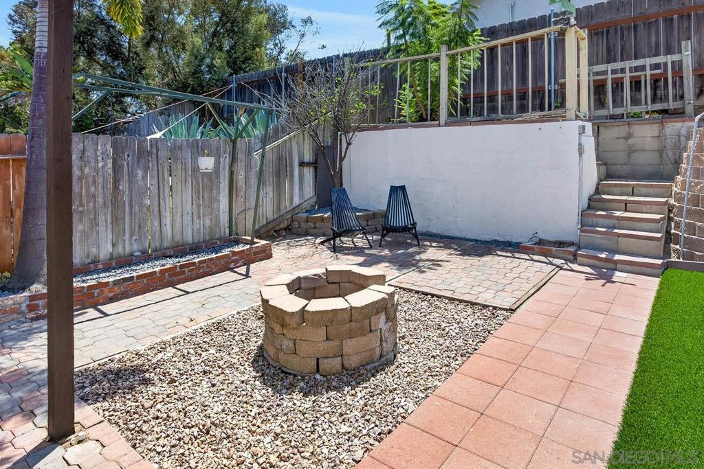 520 La Barca St Property Photo 24