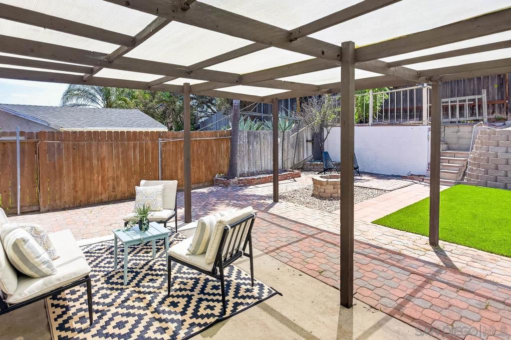 520 La Barca St Property Photo 25