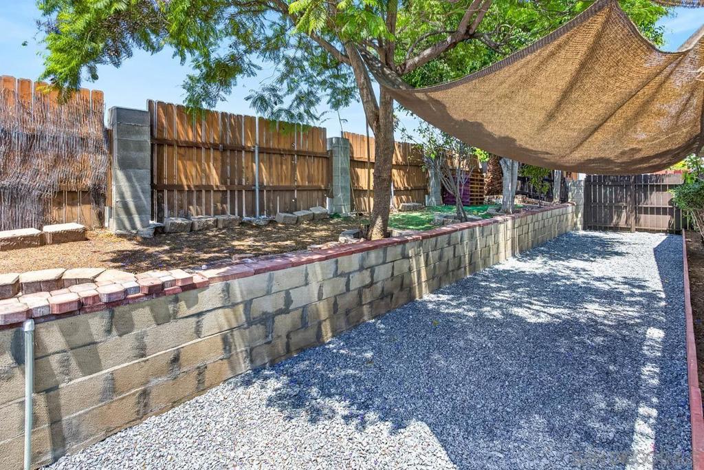 520 La Barca St Property Photo 27