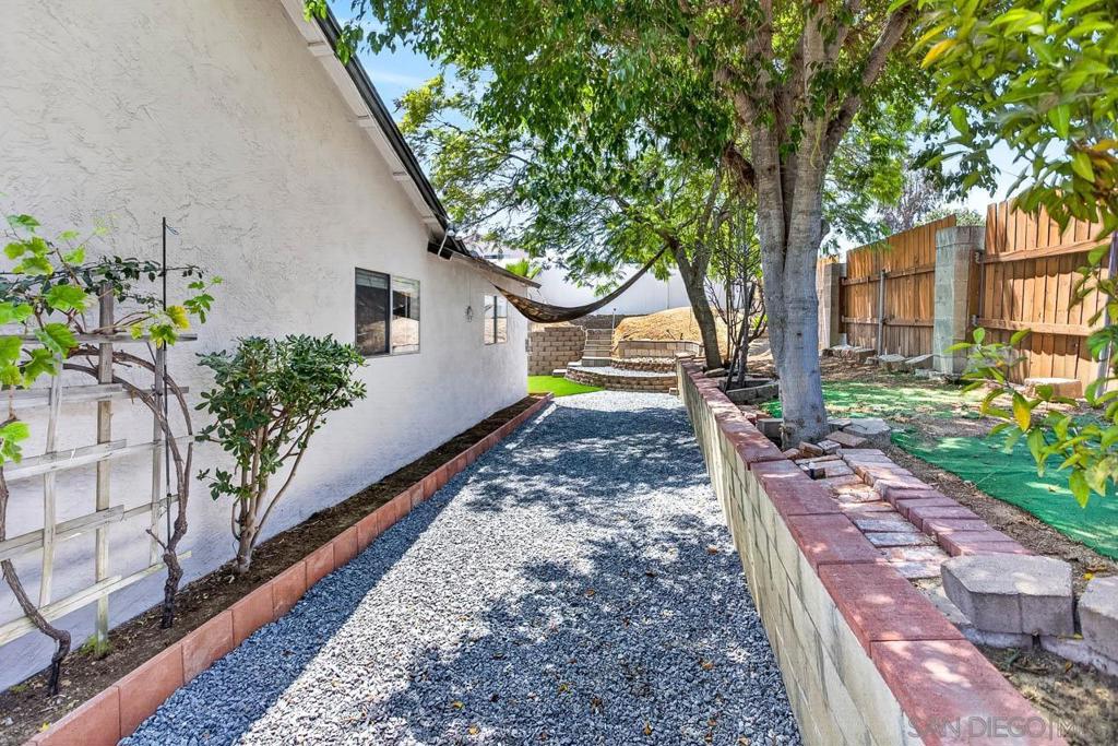 520 La Barca St Property Photo 28
