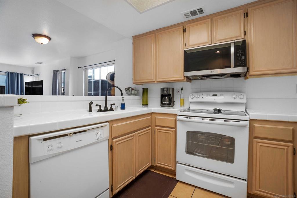 8966 Arlingdale Way Property Photo 2