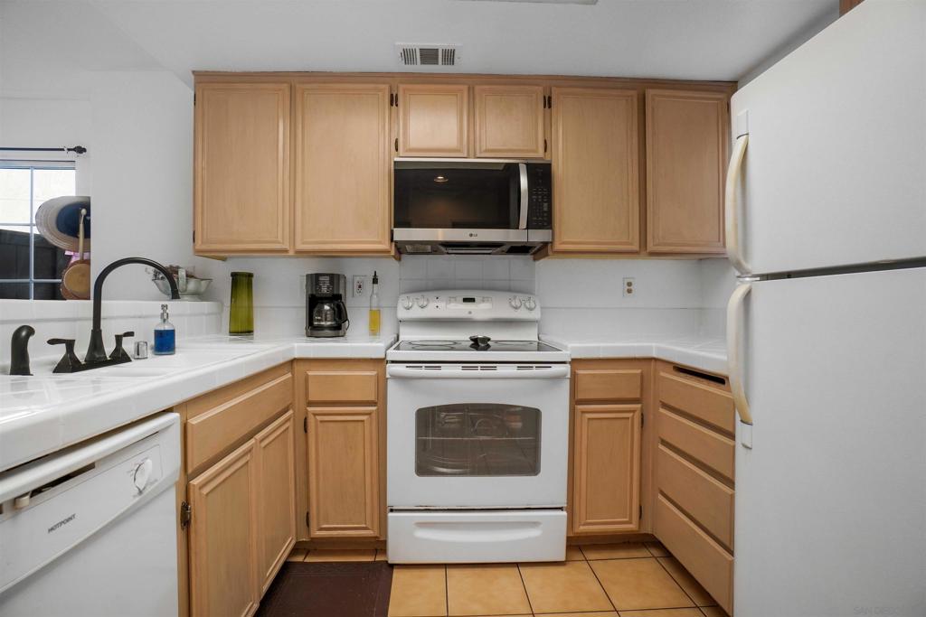 8966 Arlingdale Way Property Photo 3