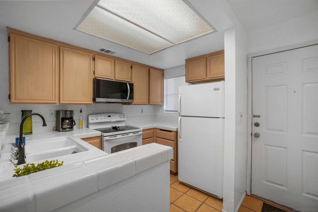 8966 Arlingdale Way Property Photo 4