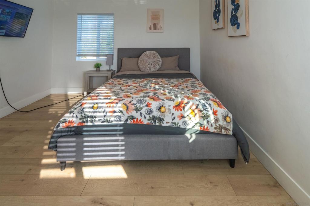 5545 San Onofre Ter Property Photo 5
