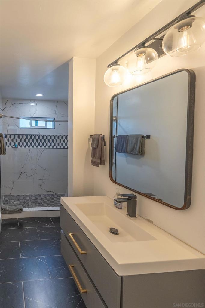 5545 San Onofre Ter Property Photo 10